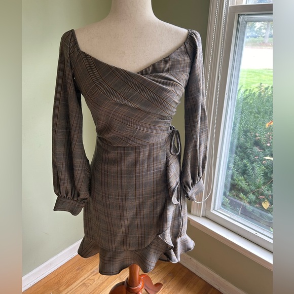 egreis Dresses & Skirts - Egreis Asymmetrical neckline off the shoulder brown plaid dress. Ruffles! Sz S
